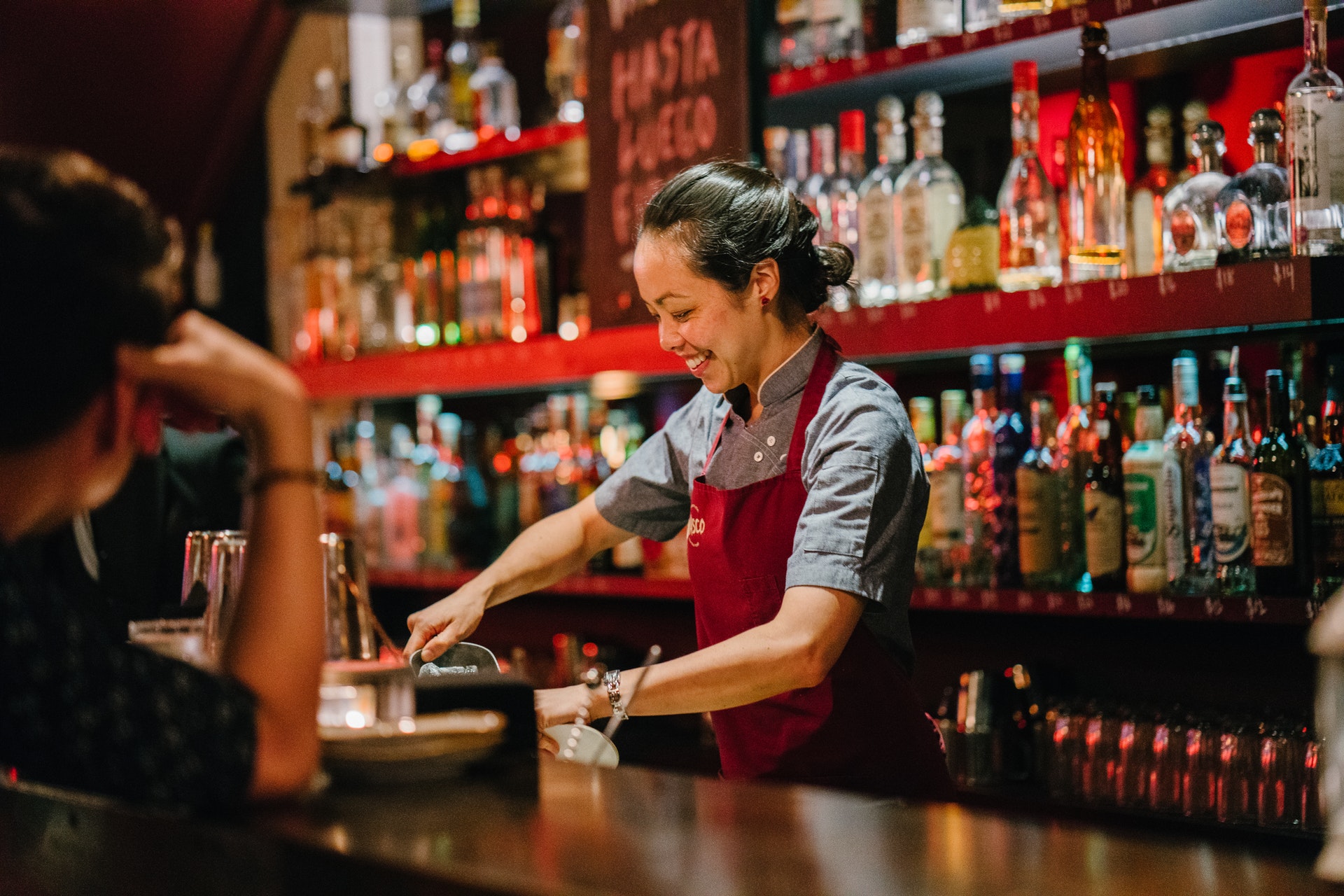  Tugas dan Tanggung jawab BARTENDER Gaji dan Prospeknya 